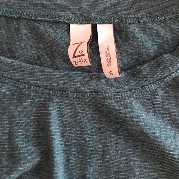 Lot of 2 Z by Zella Like New! EUC Tops - Picture 4 of 9